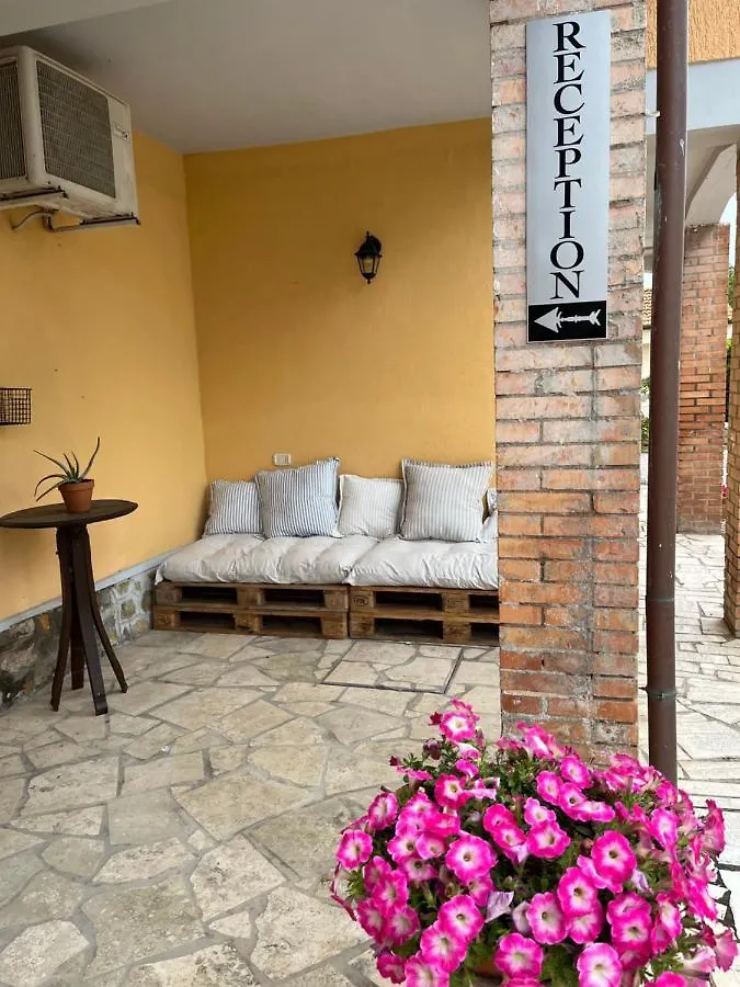 Agriturismo Santa Lucia فونتيبلاندا إيطاليا